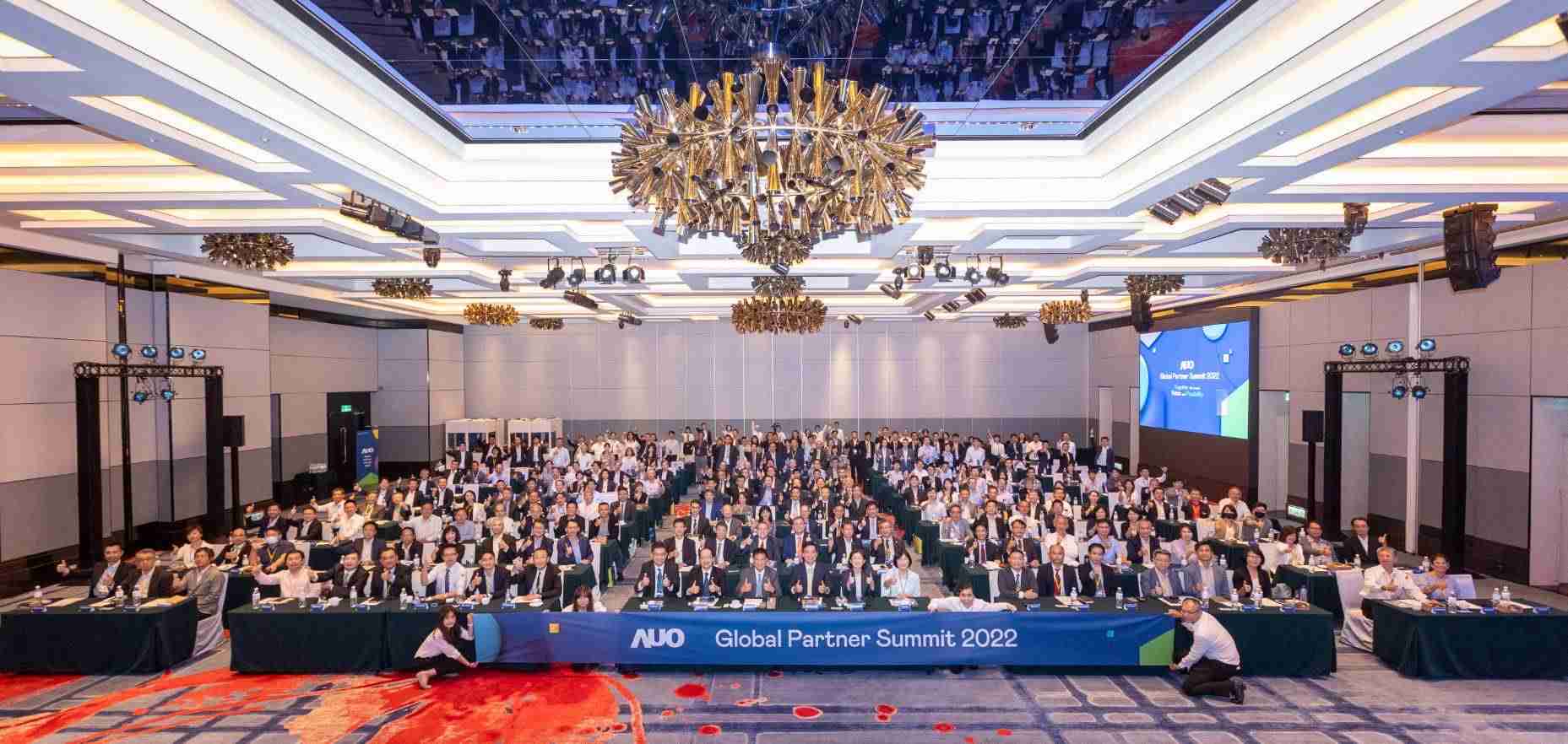 友達推動「安心、、、創新、、、用心、、、同心、、、、盡心」五星職旅，，，為菲籍員工打造全方位照護，，，首度贏得「人權實踐與發展領袖獎」殊榮