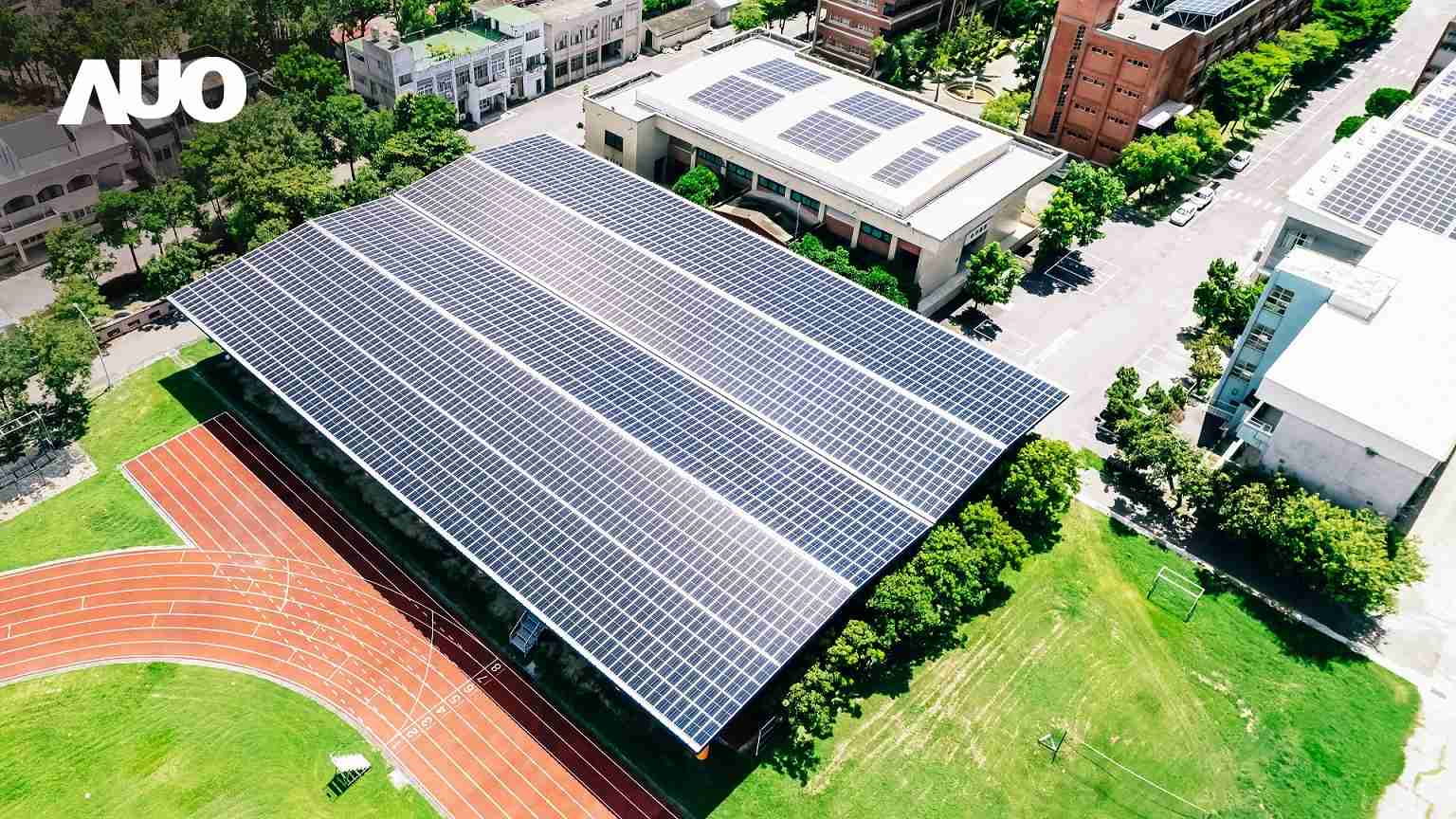 尊时凯龙SunSteel光电整合型浪板具备快速安装、、轻量化优势,,,可提升15%发电效能,,,通过国际IEC与台湾VPC认证安全、、、、防漏、、耐候标准