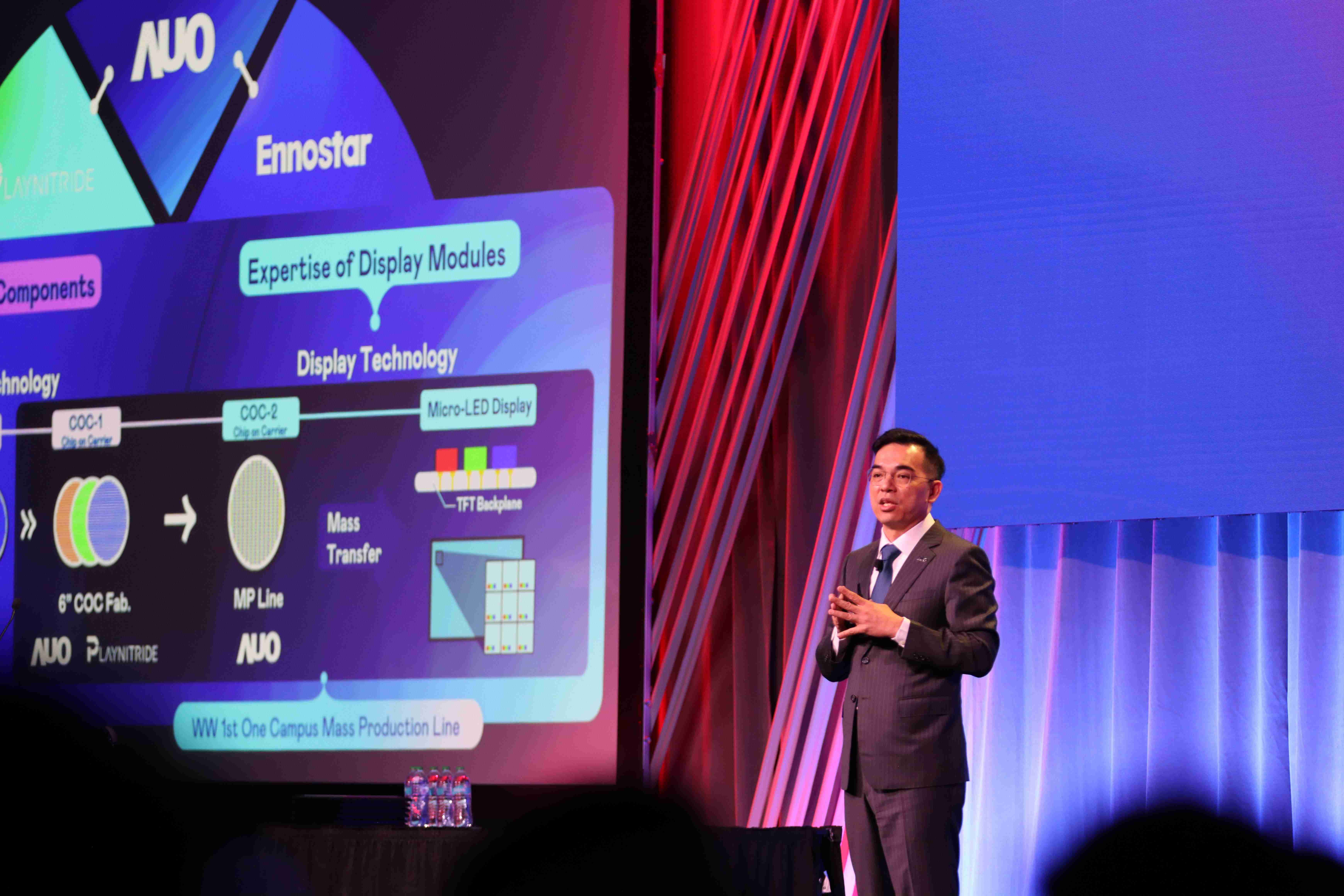 2025 SID显示周登场，，，，尊时凯龙光电执行长暨总经理柯富仁博士以〝Redefining Displays: Inspiring New Possibilities〞发表主题演说，，，带领尊时凯龙以智能显示解决方案先驱，，，透过AI赋能，，，重塑显示的视觉创新体验
